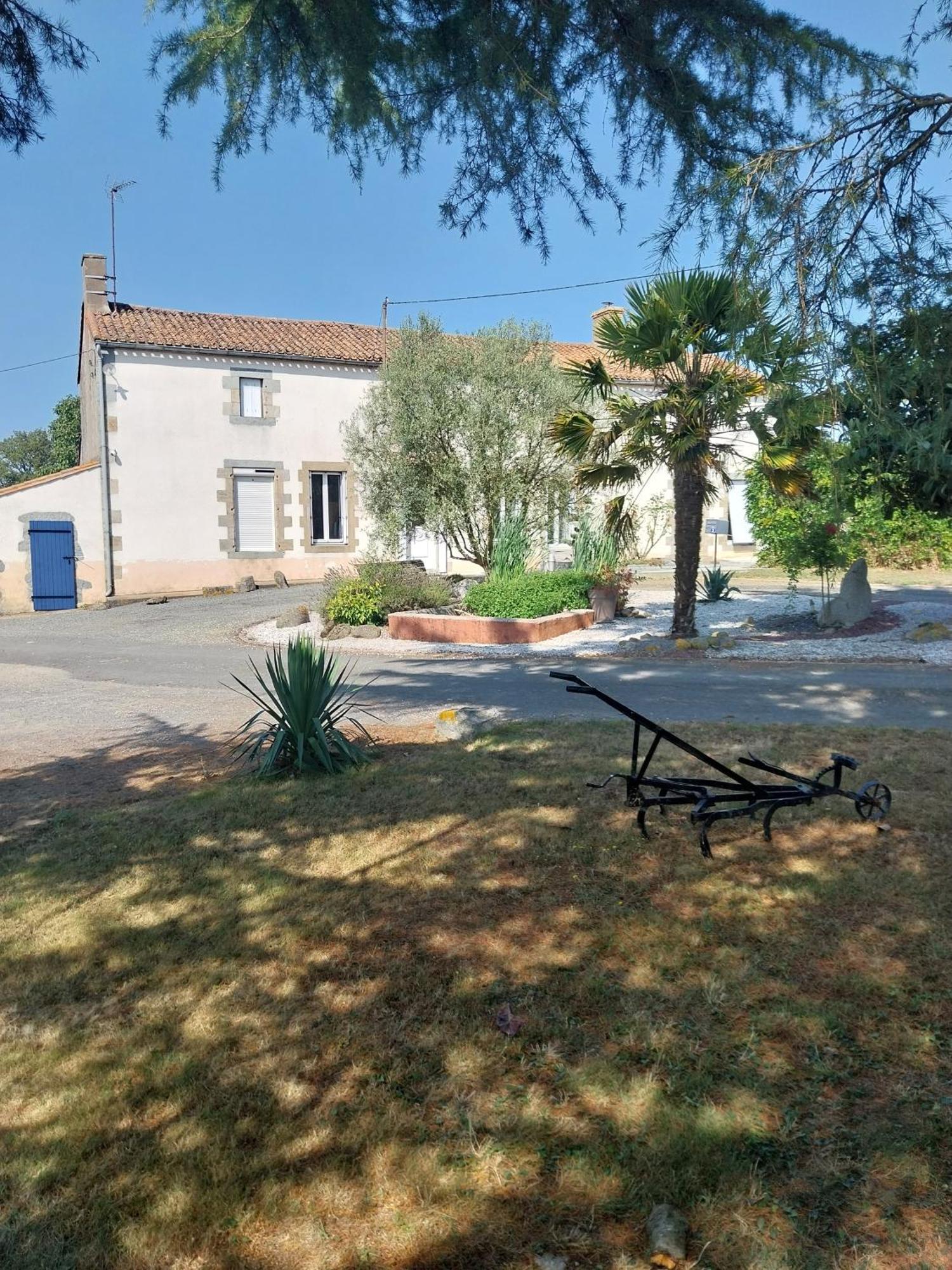 Bed and Breakfast Au Granit Bleu à Faye-l'Abbesse Extérieur photo